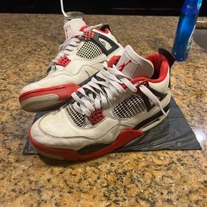 Jordan 4 fire red